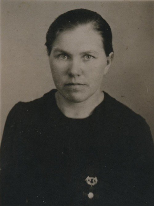 Jevdokia år 1941 Bär medalj krigsänkemedalj