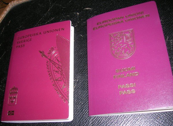 Marjatta Titoffs två pass, svenskt och finskt